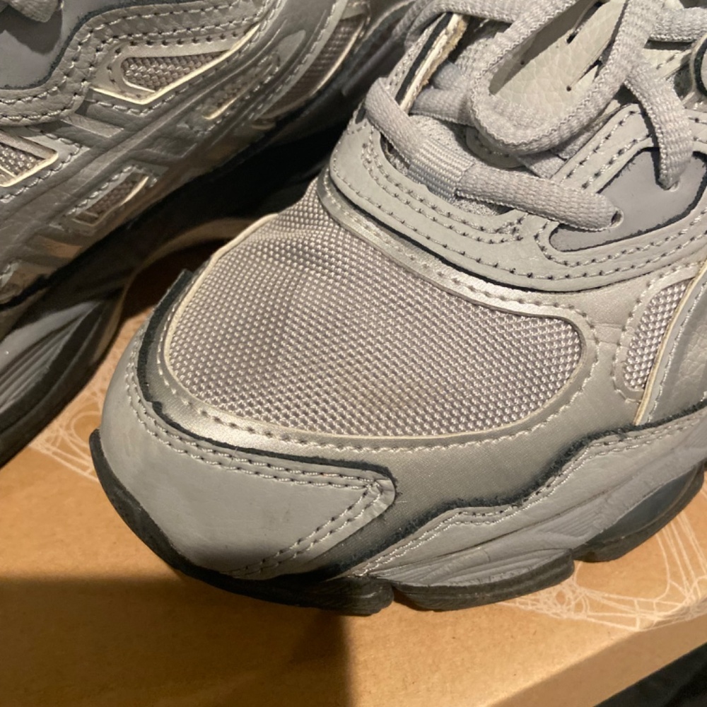 ASICS - Picture 5 of 6